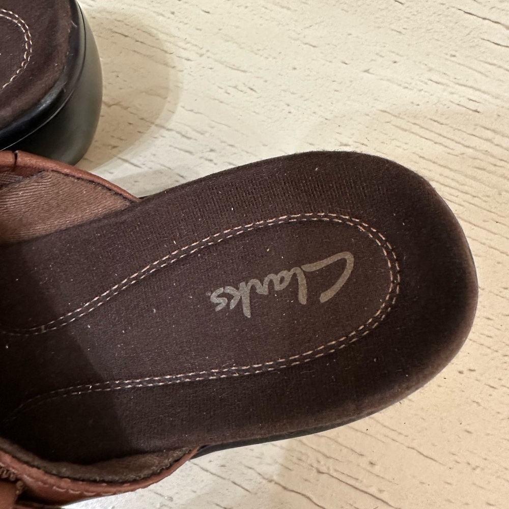 CLARKS Leather Slip on Women’s Brown Shoe size 8M - Picture 8 of 11